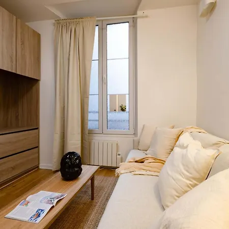 De Charme Republique Apartment