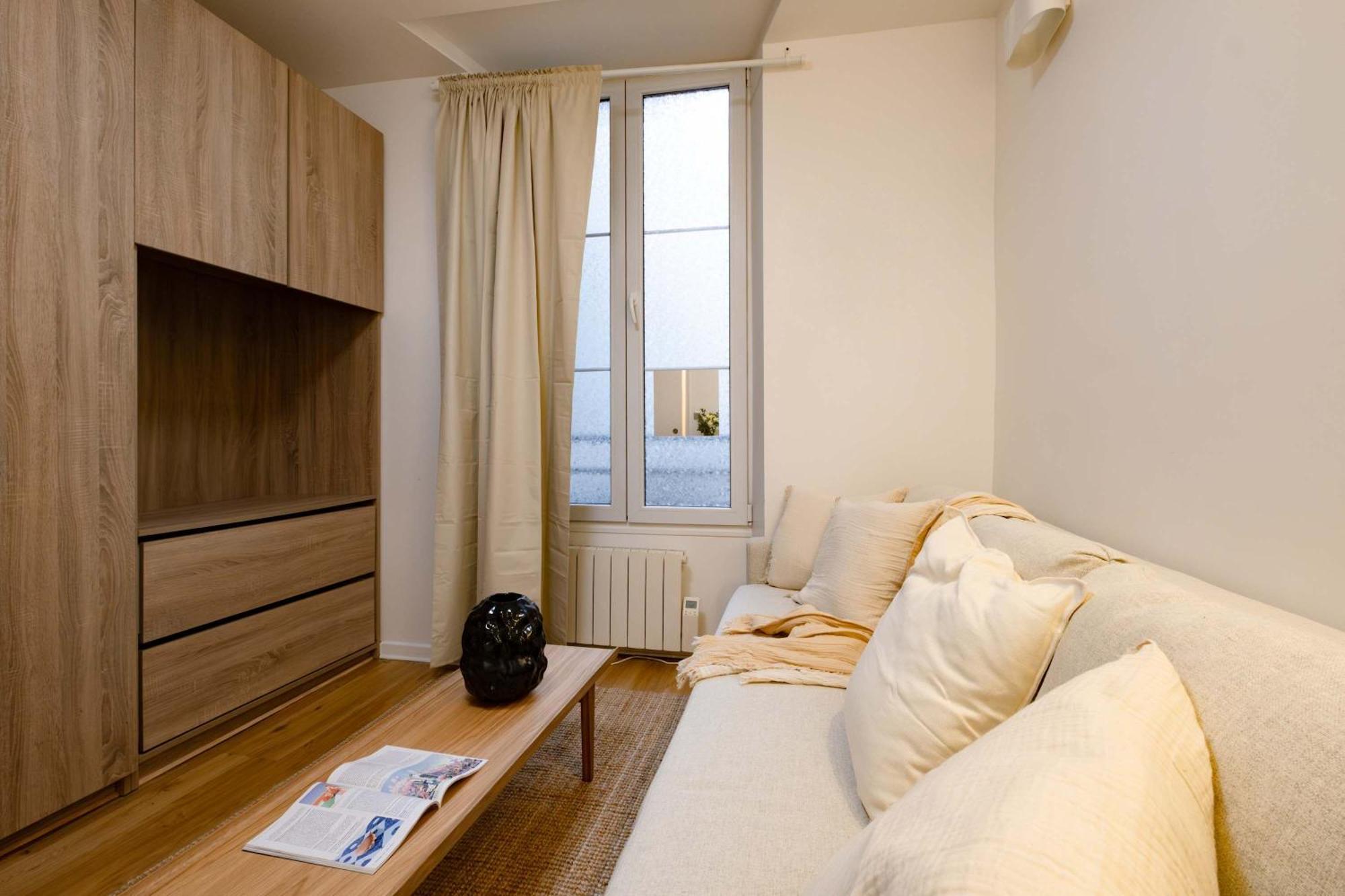 De Charme Republique Apartment